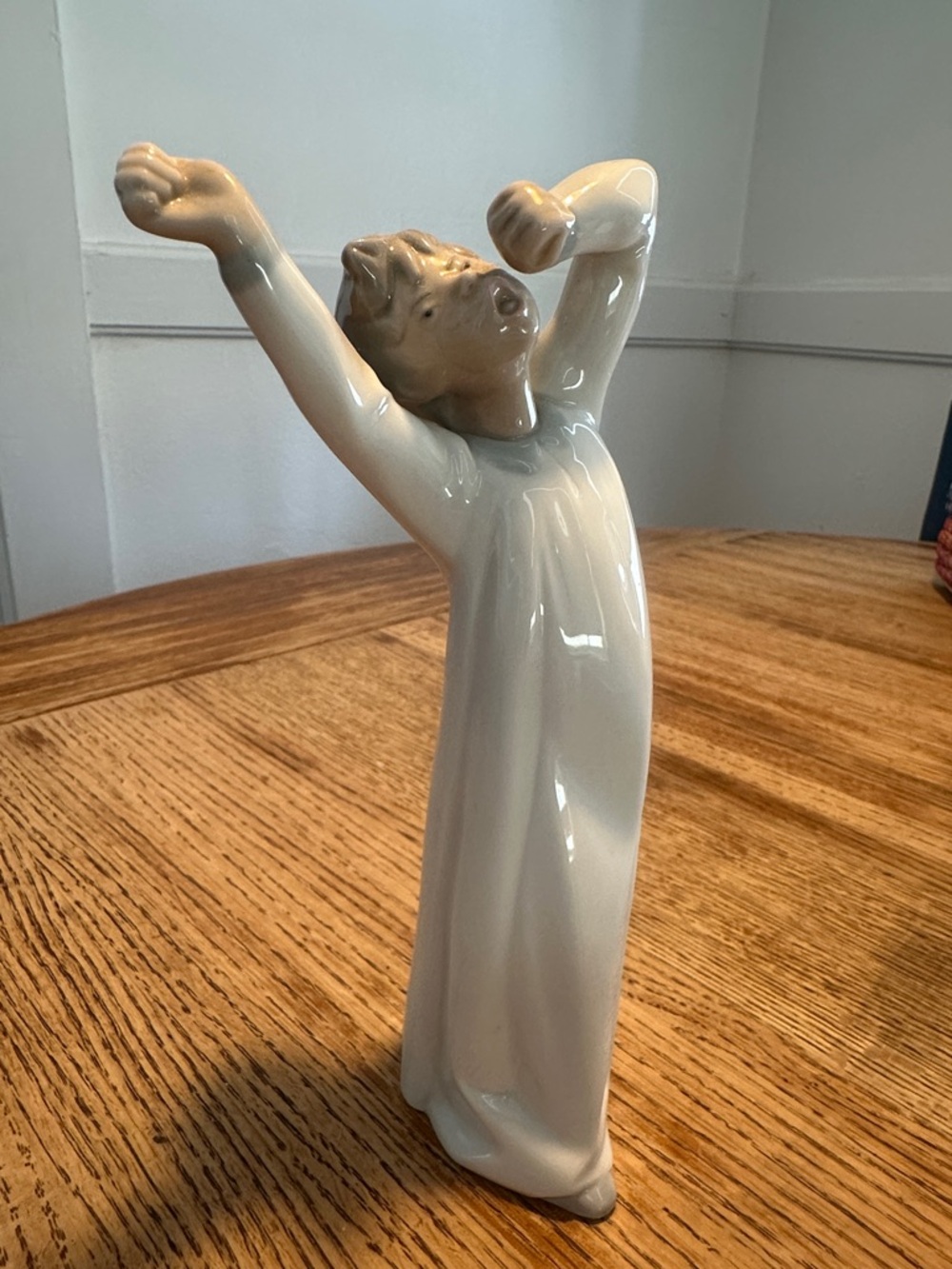 Lladró #4870 Boy Yawning / Awakening Porcelain Figurine Retired Spain Mint